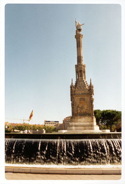 Pomník K. Kolumba na náměstí Plaza de Colón (69 kB)