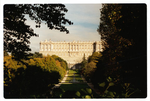 Pohled na Palacio Real z parku Campo de Moro (51 kB)